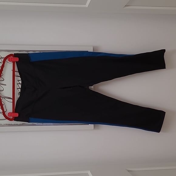 Sportek Large Crop Leggings - Picture 3 of 3